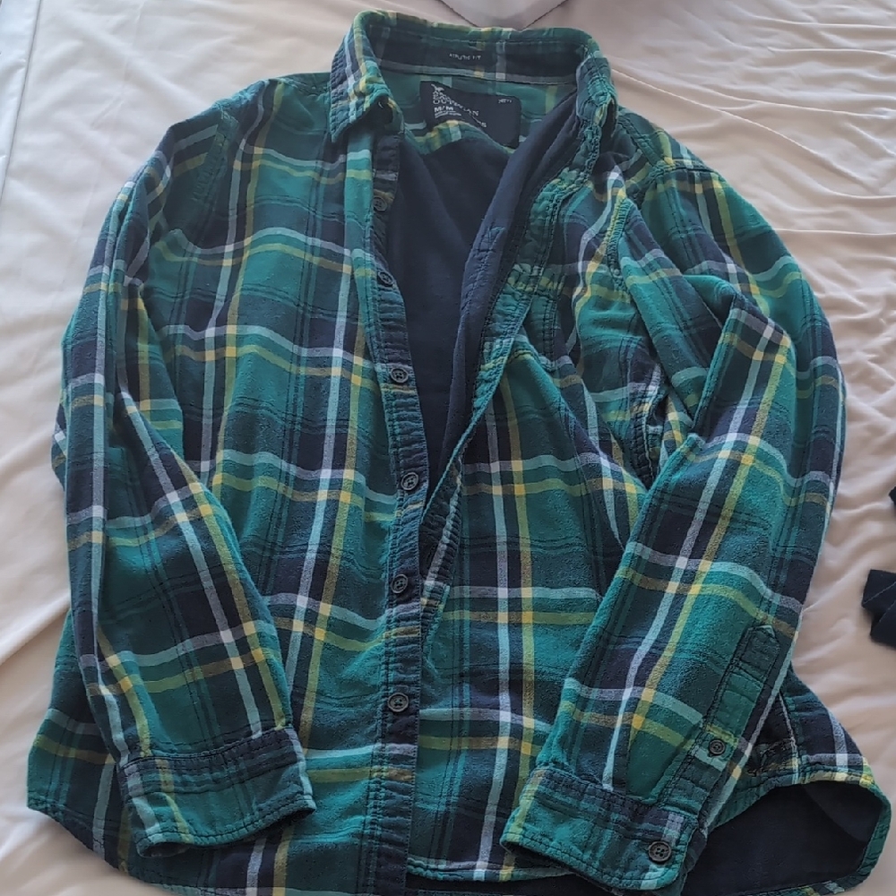 American Eagle Outfitters Green Plaid Casual Button Down Shirt